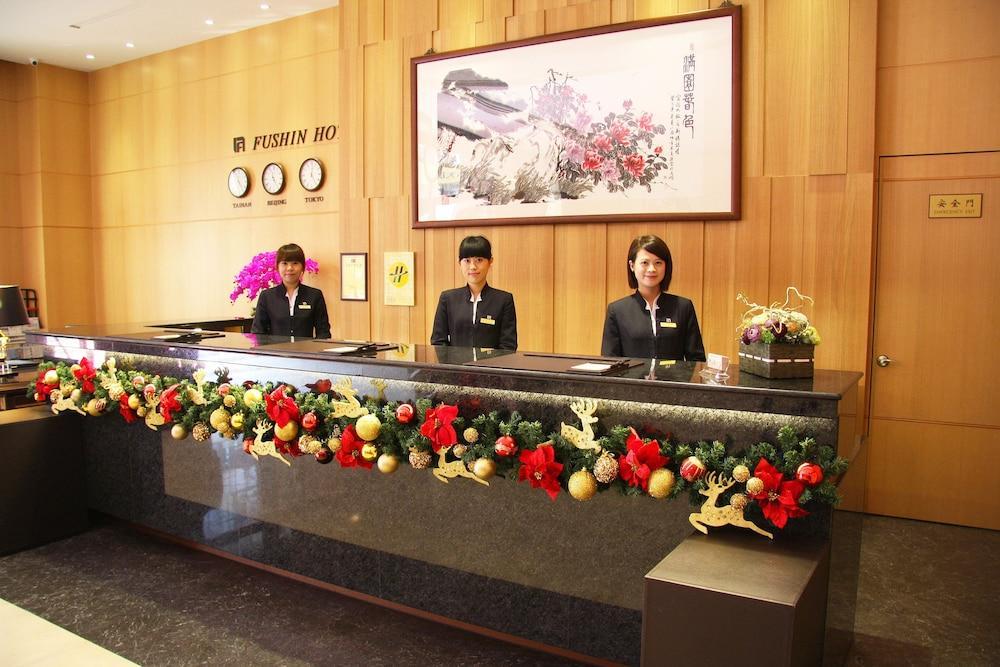 Fushin Hotel - Тайнань Экстерьер фото