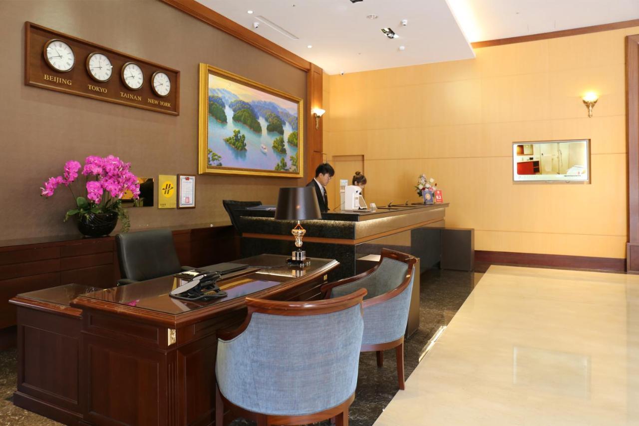 Fushin Hotel - Тайнань Экстерьер фото