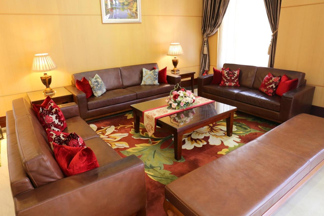 Fushin Hotel - Тайнань Экстерьер фото