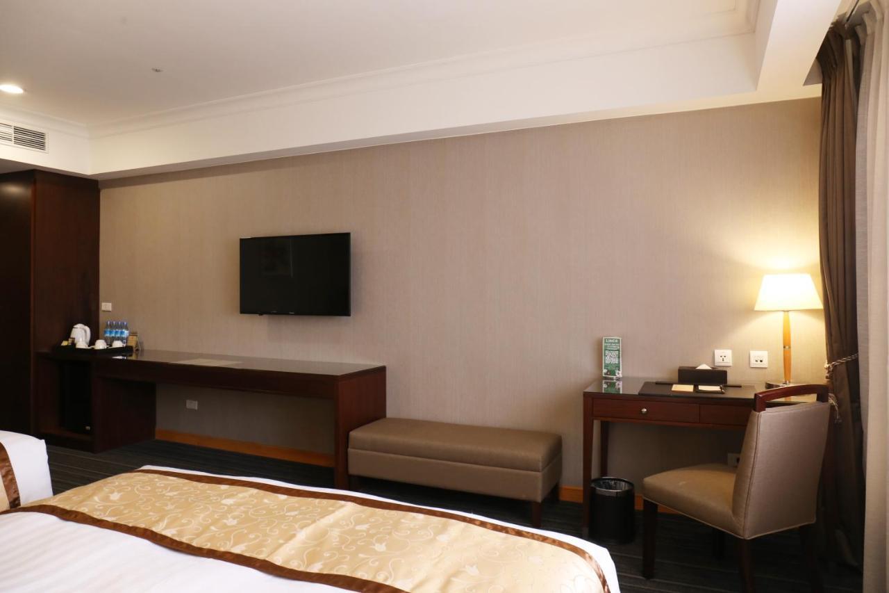 Fushin Hotel - Тайнань Экстерьер фото