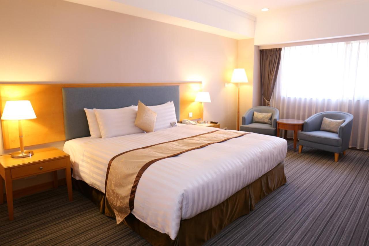 Fushin Hotel - Тайнань Экстерьер фото