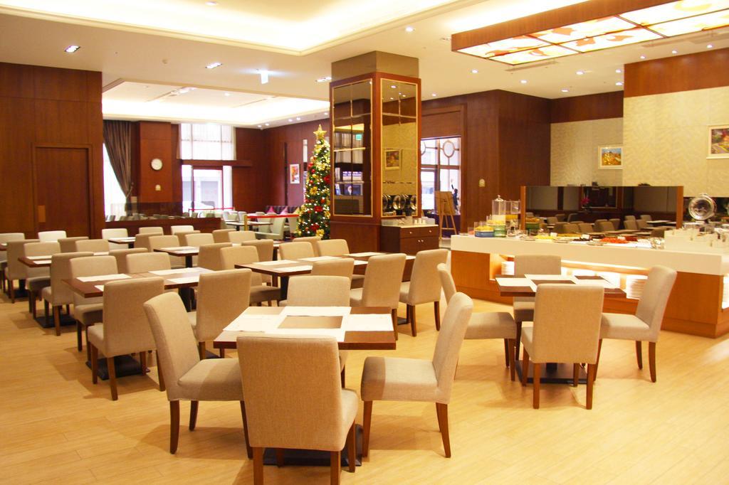 Fushin Hotel - Тайнань Экстерьер фото